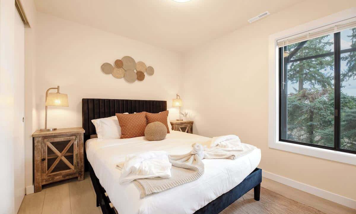 Photo of Bedroom in Cougar Mountain