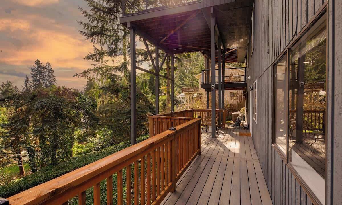 Photo of Patio Balcony in Cougar Mountain