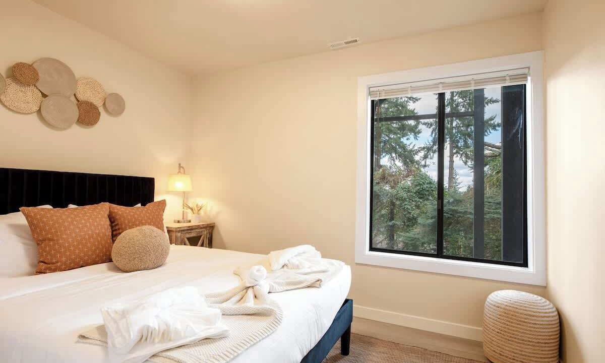 Photo of Bedroom in Cougar Mountain