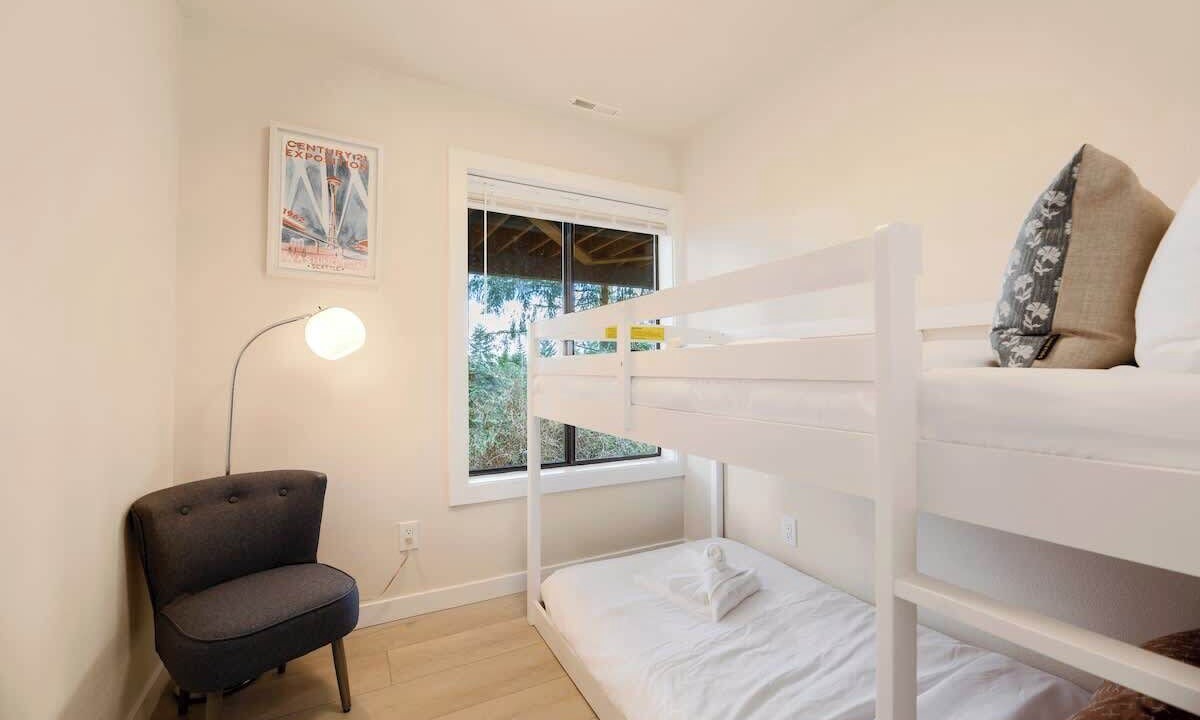 Photo of Bedroom in Cougar Mountain