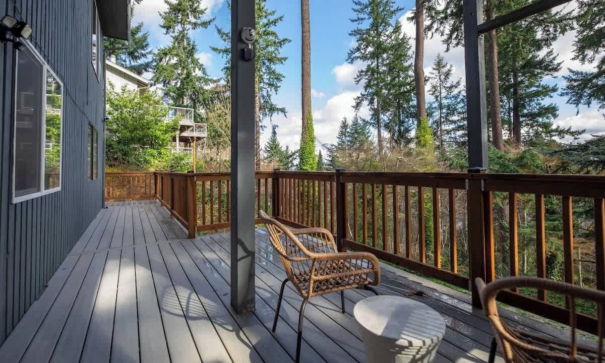 Photo of Patio Balcony in Cougar Mountain