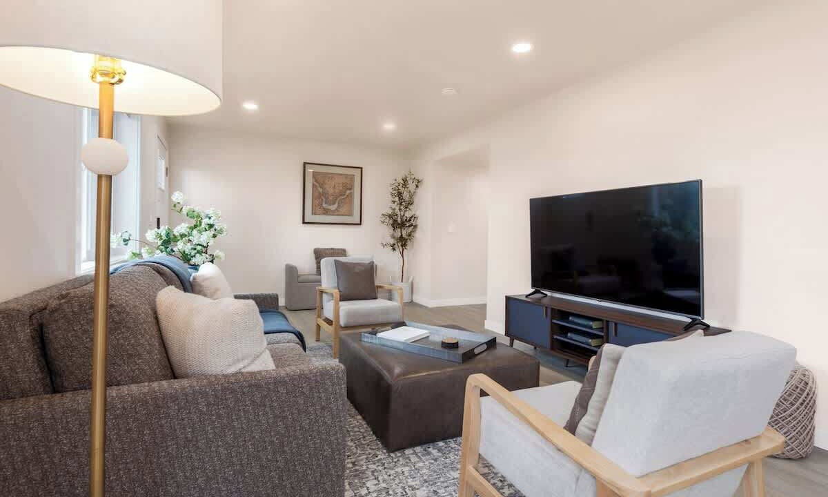 Photo of Livingroom in Cougar Mountain