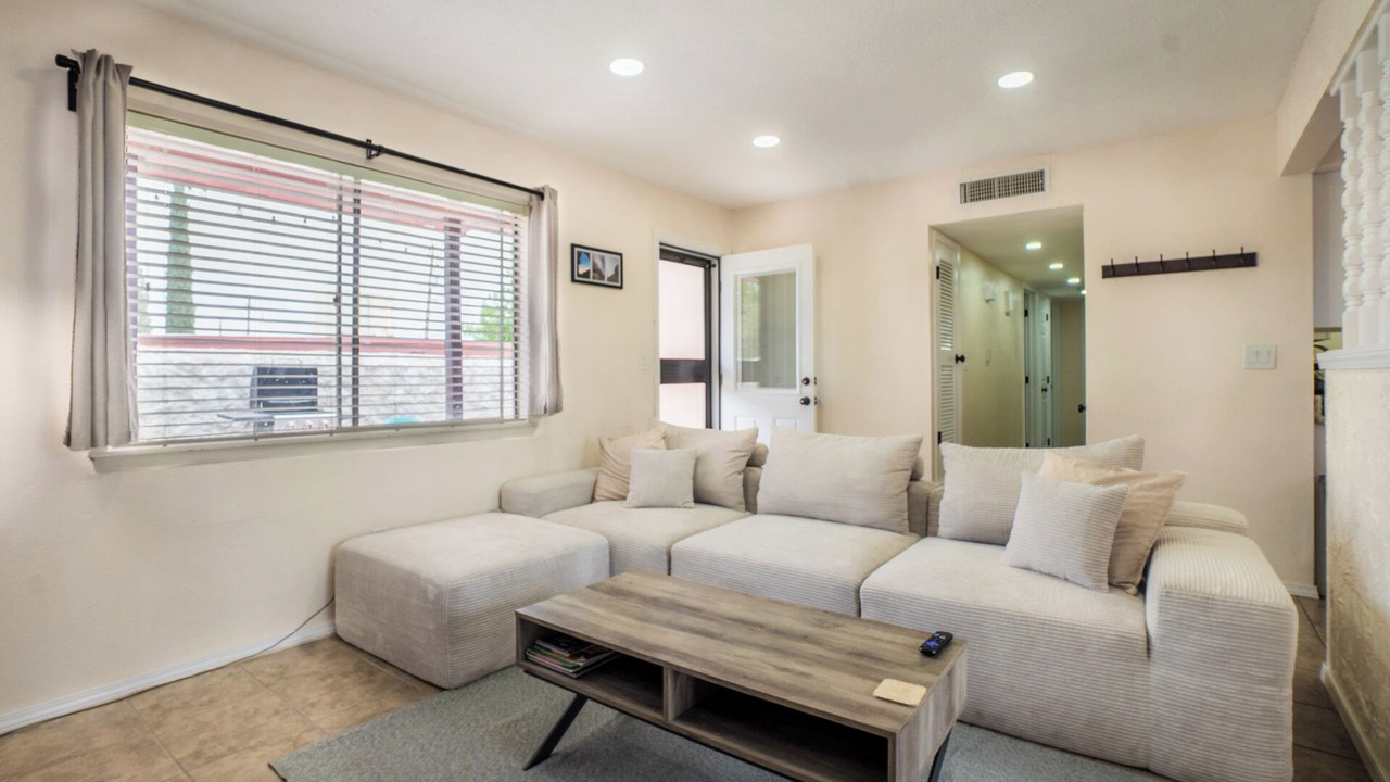 Photo of Livingroom in Biggs Field