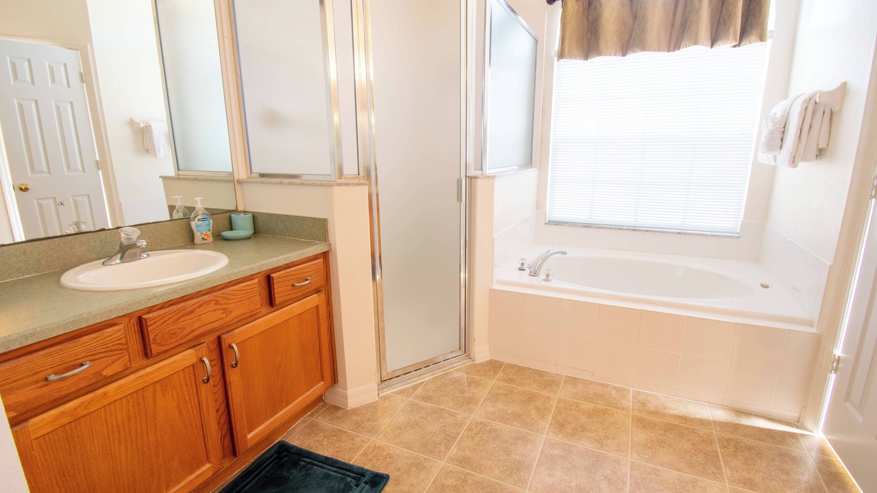 Photo of Bathroom in Orange Tree