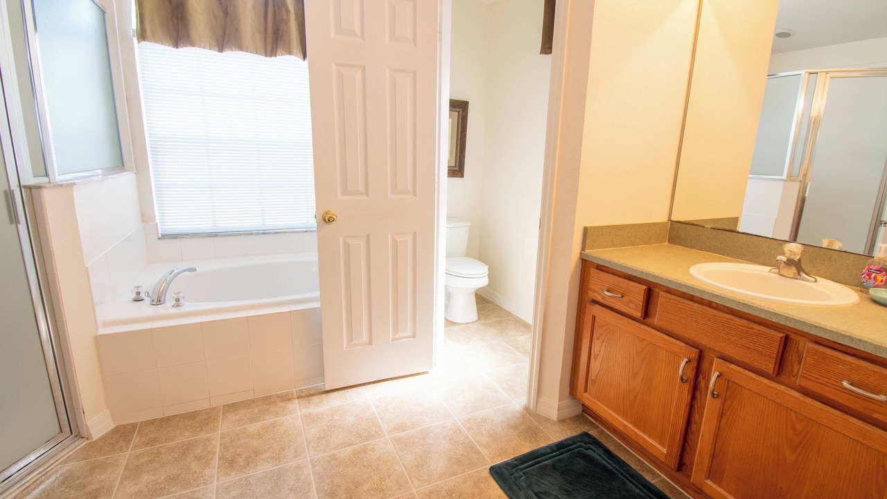 Photo of Bathroom in Orange Tree