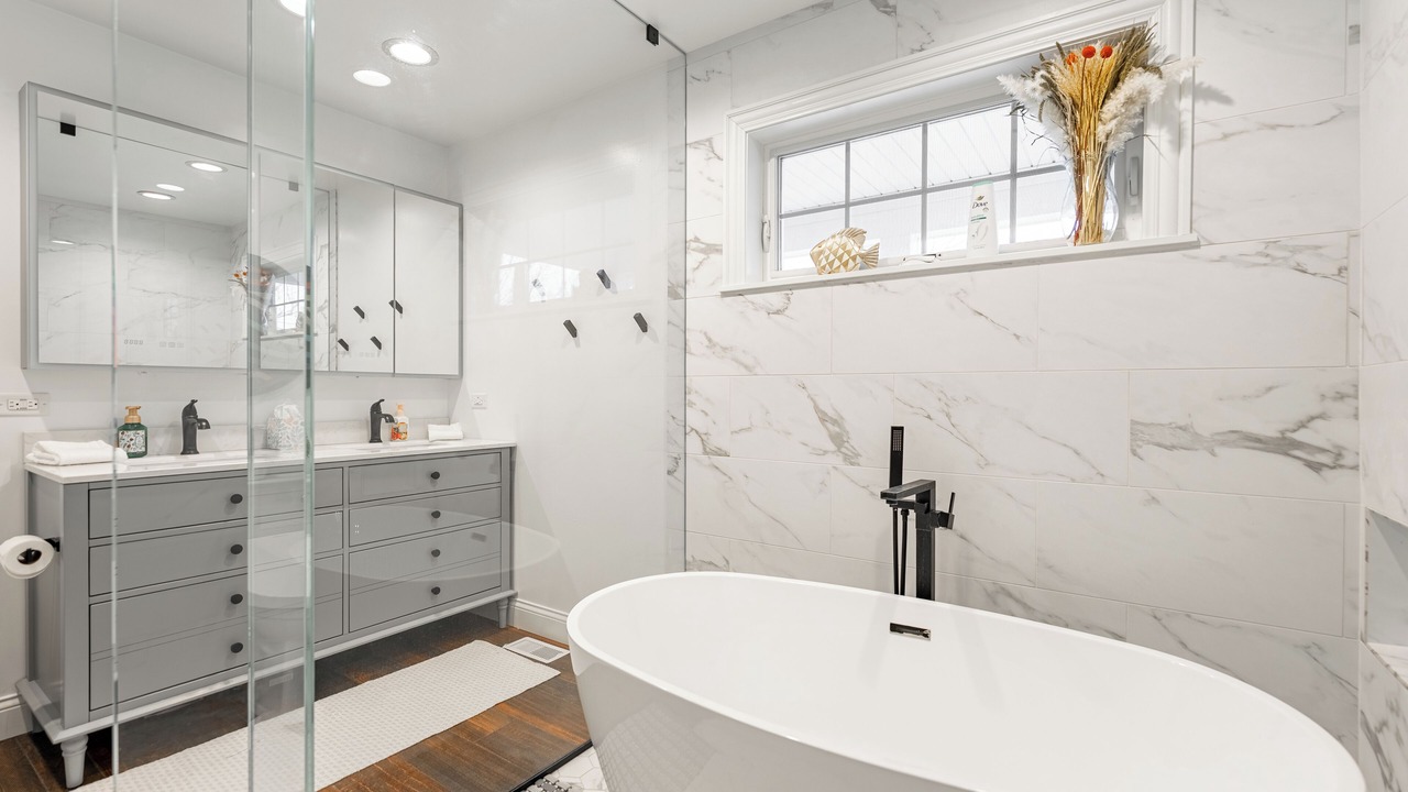 Photo of Bathroom in Channel Lake