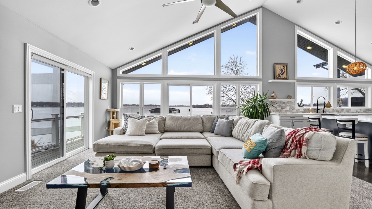 Photo of Livingroom in Channel Lake