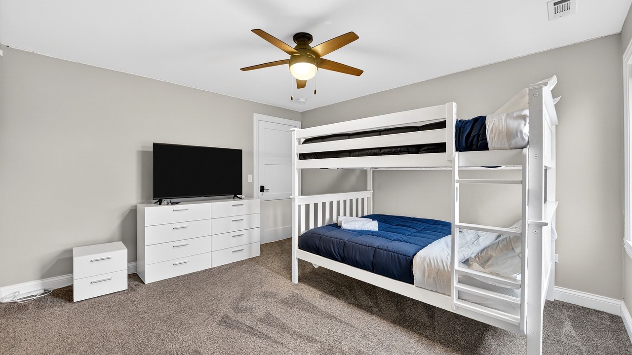 Photo of Bedroom in Channel Lake