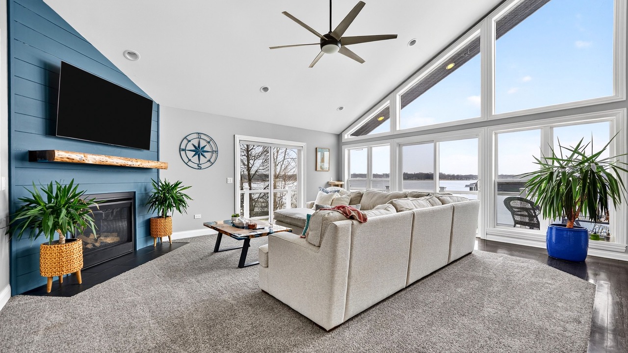 Photo of Livingroom in Channel Lake