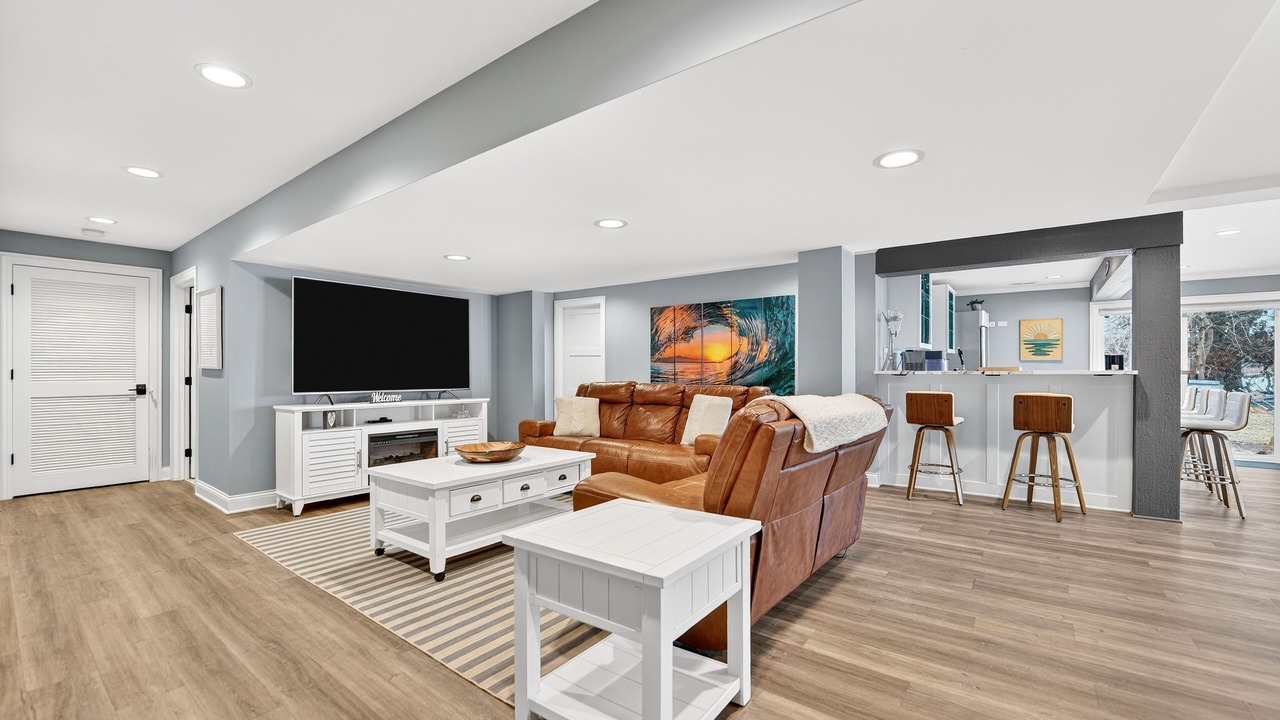 Photo of Livingroom in Channel Lake
