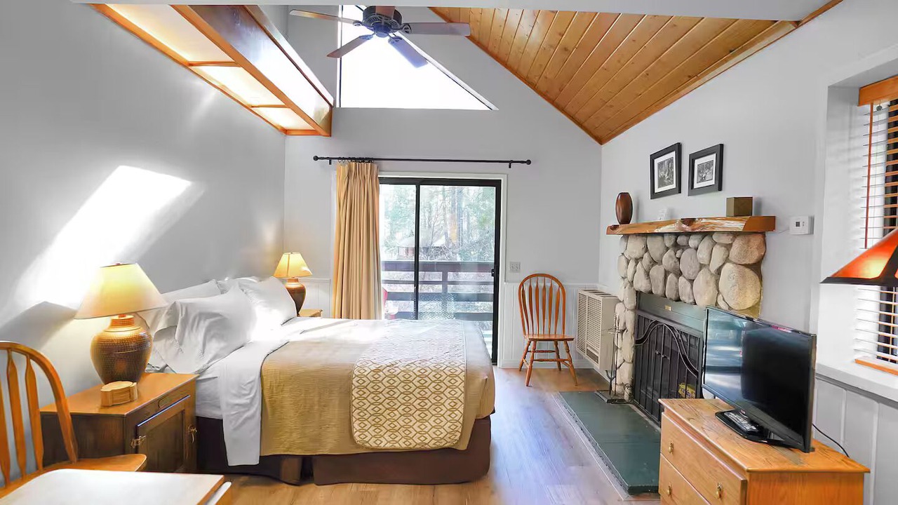 Photo of Bedroom in Idyllwild