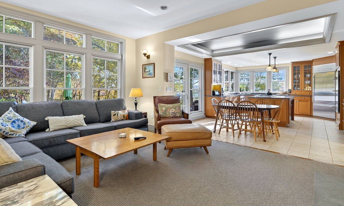 Photo of Livingroom in Lansing