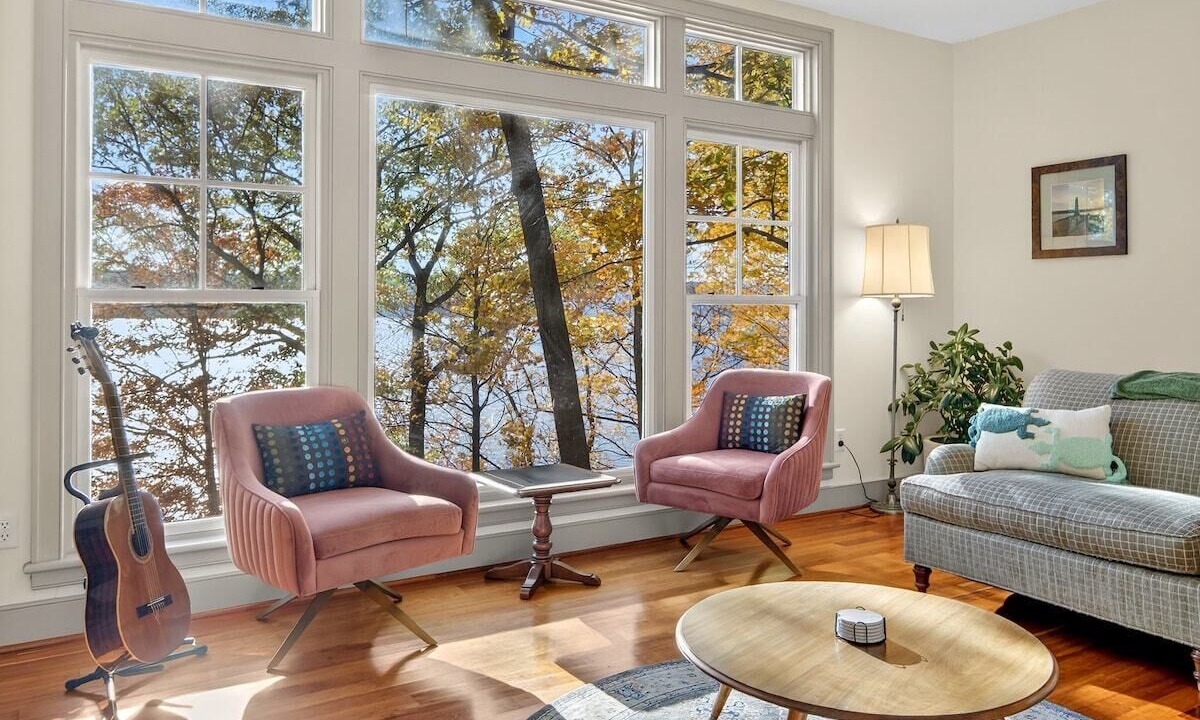 Photo of Livingroom in Lansing