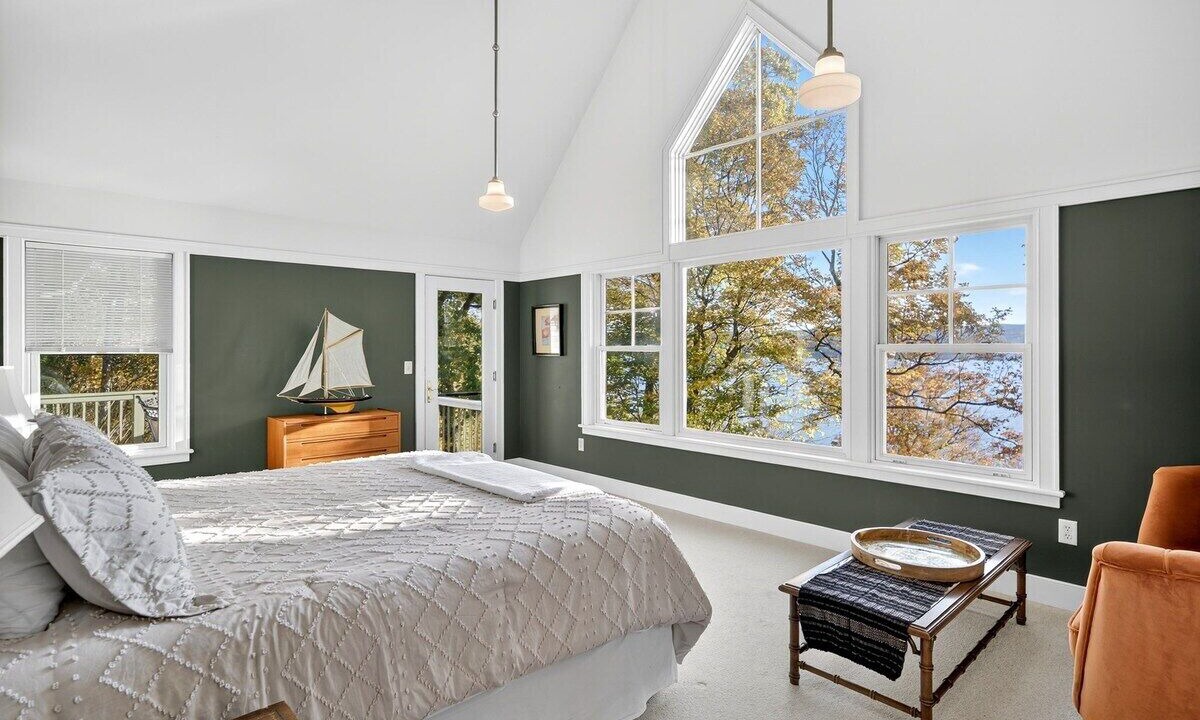 Photo of Bedroom in Lansing