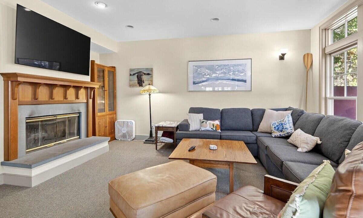 Photo of Livingroom in Lansing