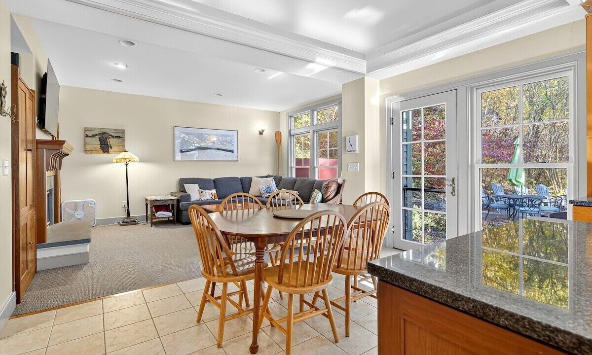 Photo of Livingroom in Lansing