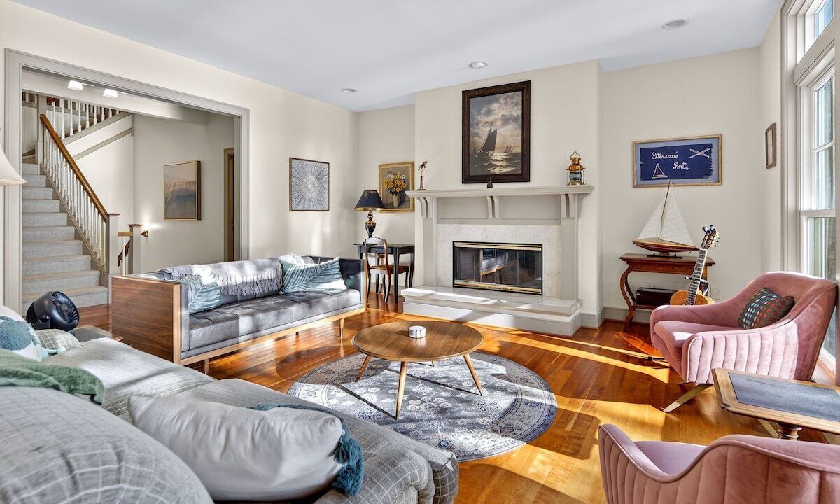 Photo of Livingroom in Lansing