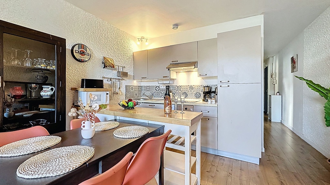 Photo of Bedroom in Saint-Michel-Chef-Chef