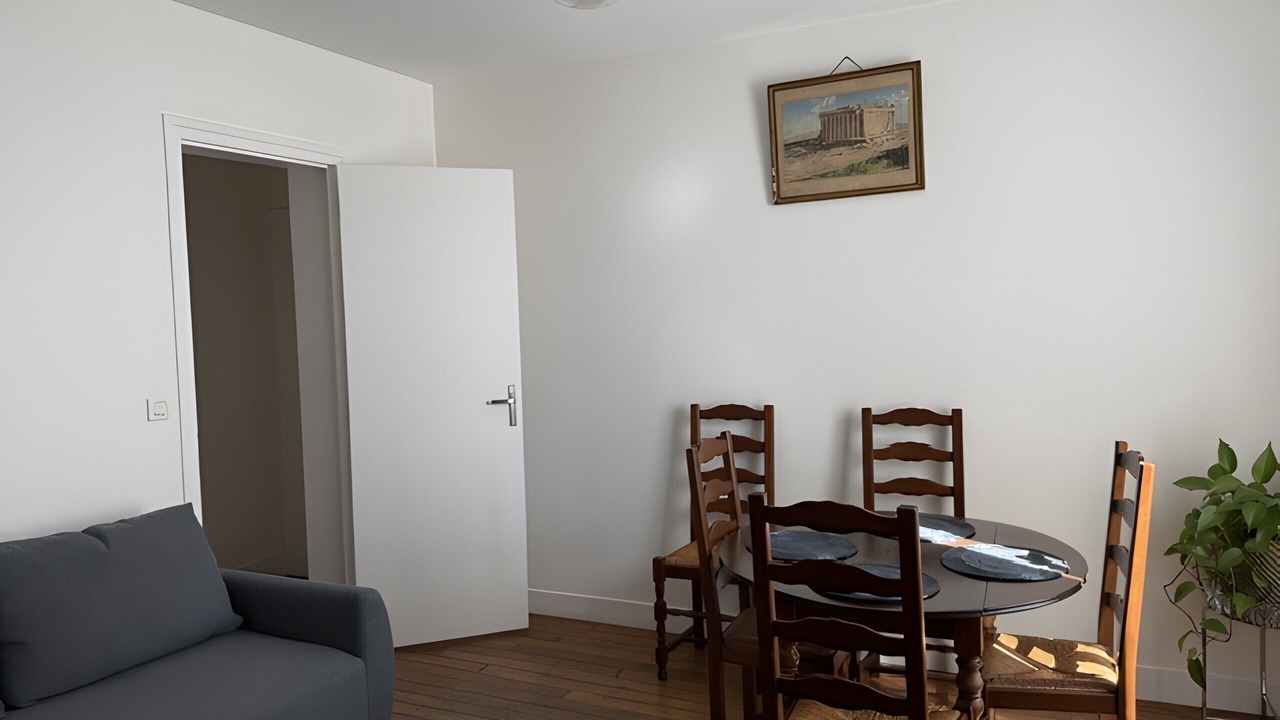 Photo of Livingroom in Drancy Centre