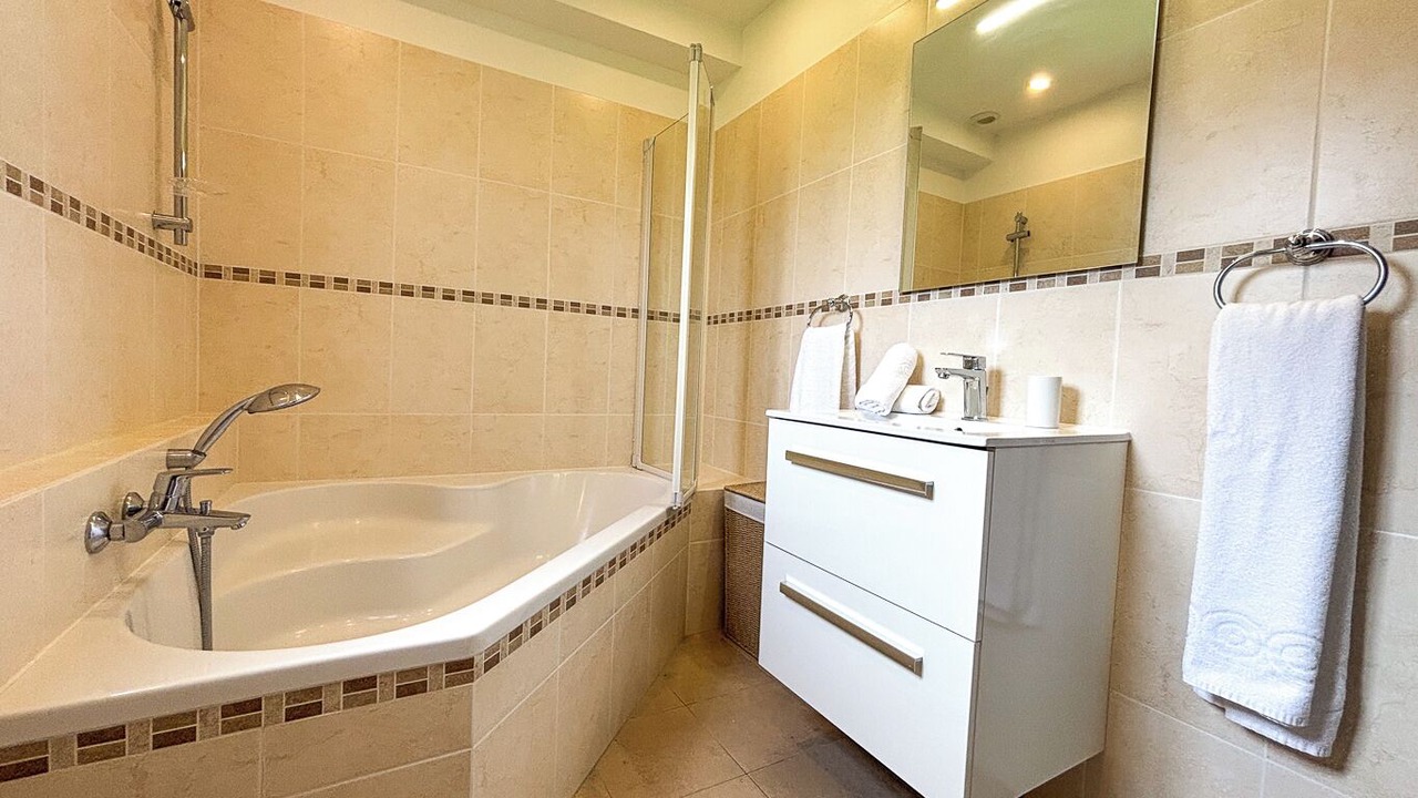 Photo of Bathroom in Manneville-la-Raoult