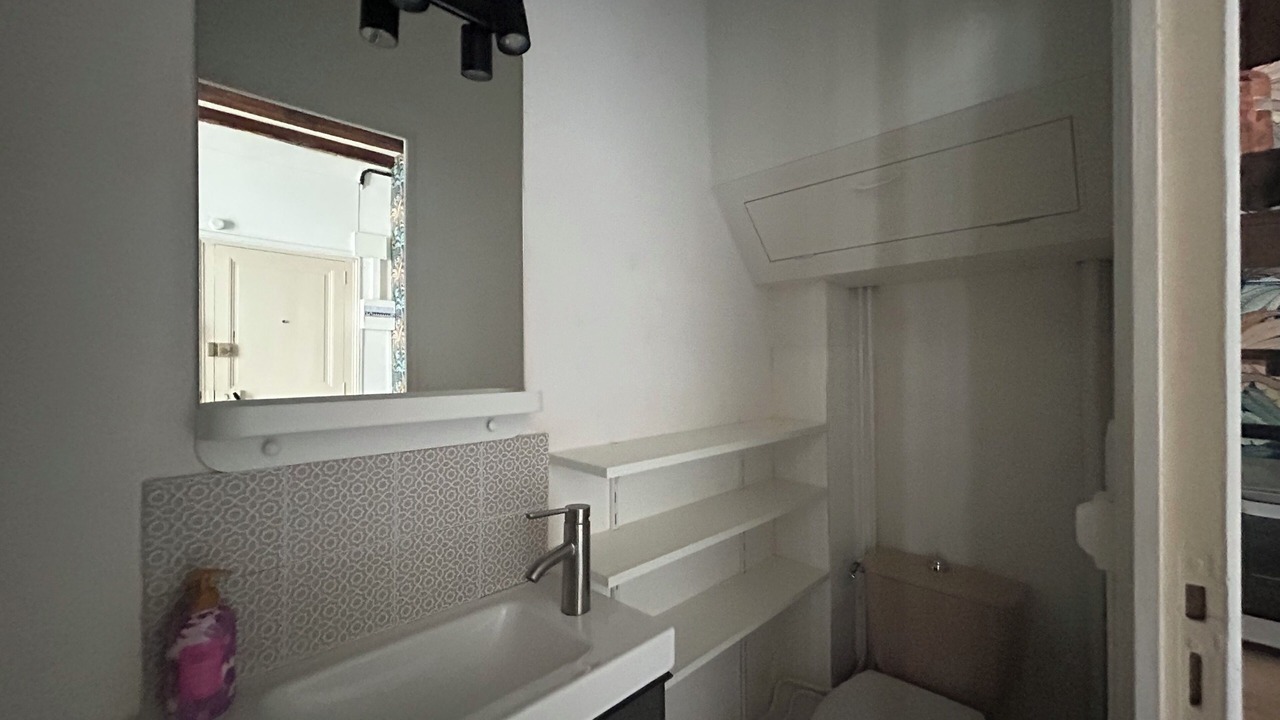 Photo of Bathroom in Tours City Centre