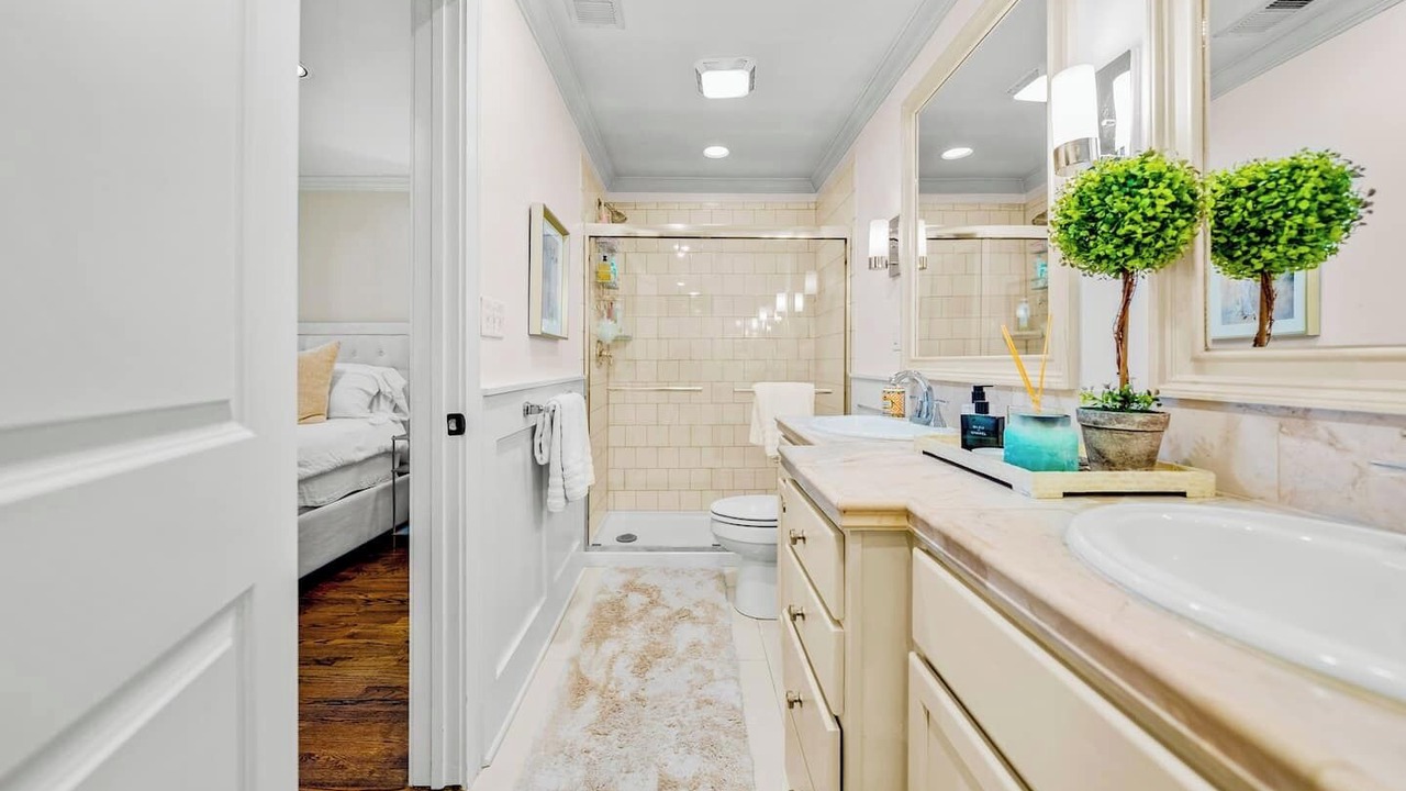 Photo of Bathroom in Fairway