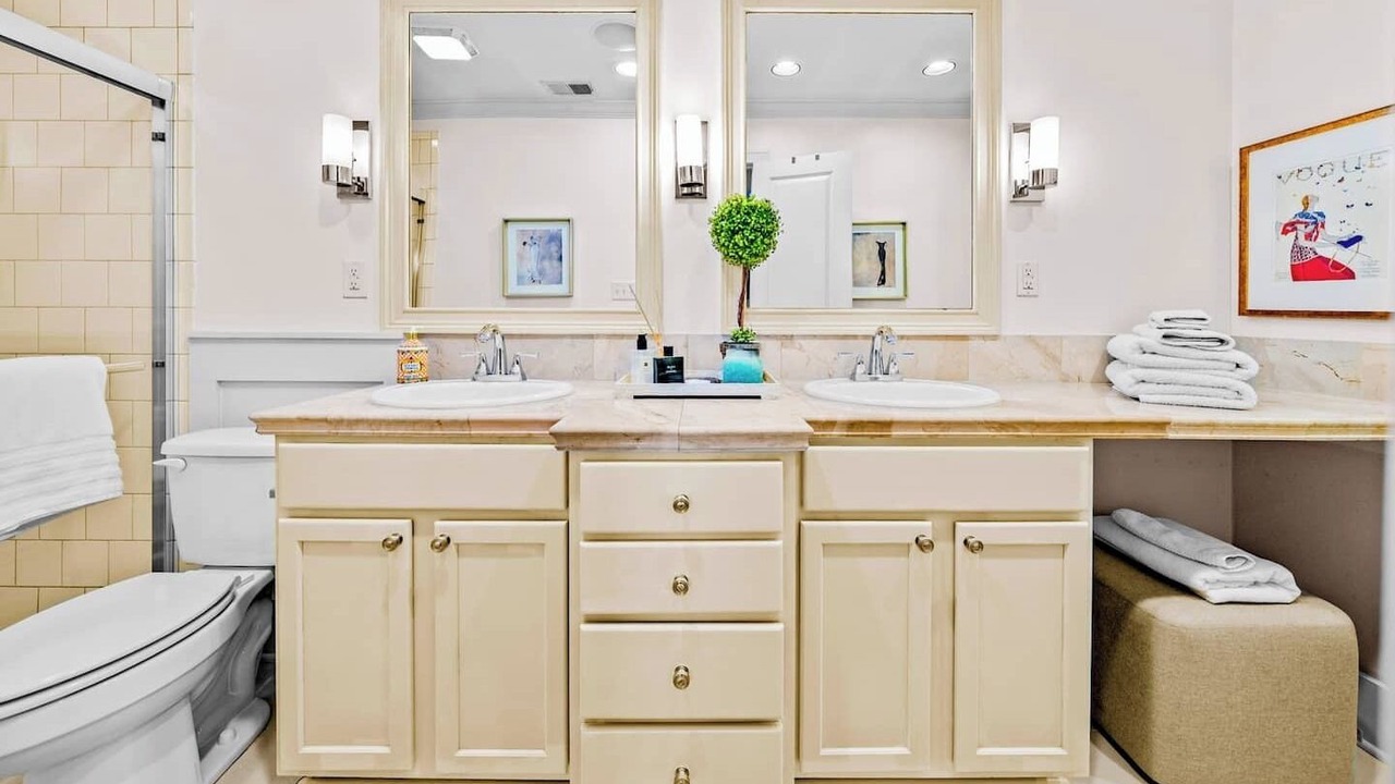 Photo of Bathroom in Fairway