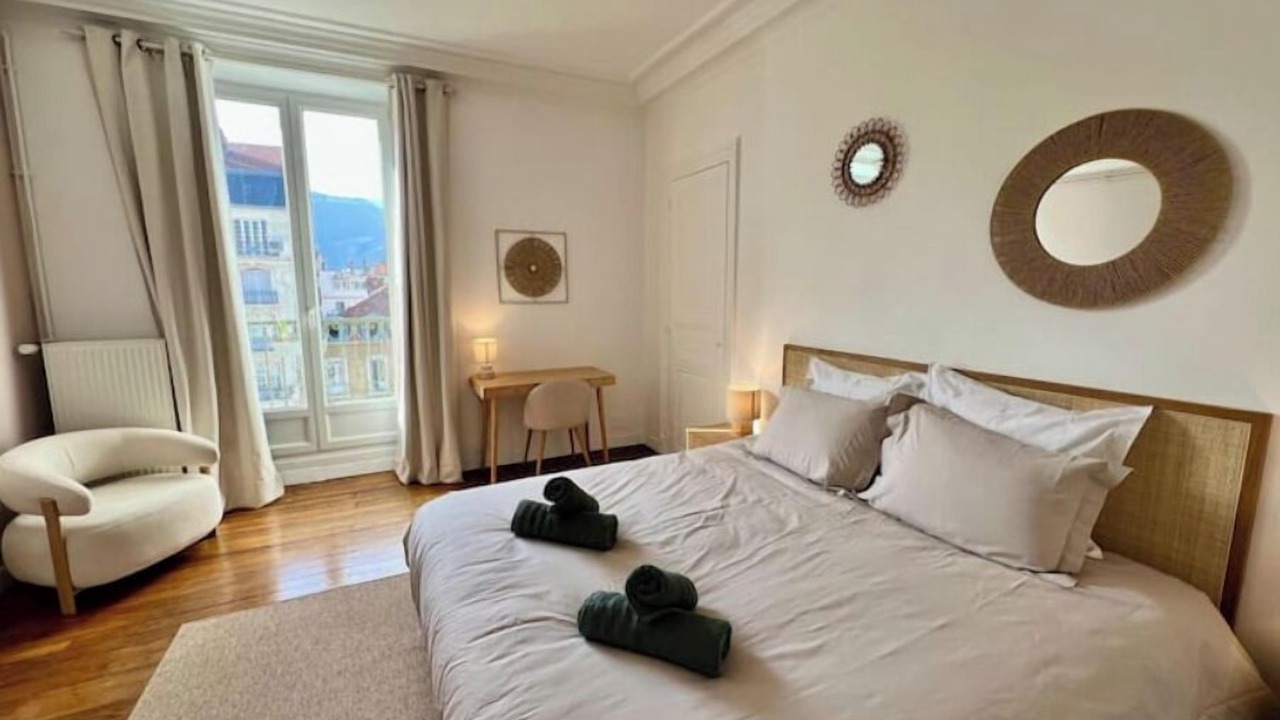 Photo of Bedroom in Grenoble City Centre