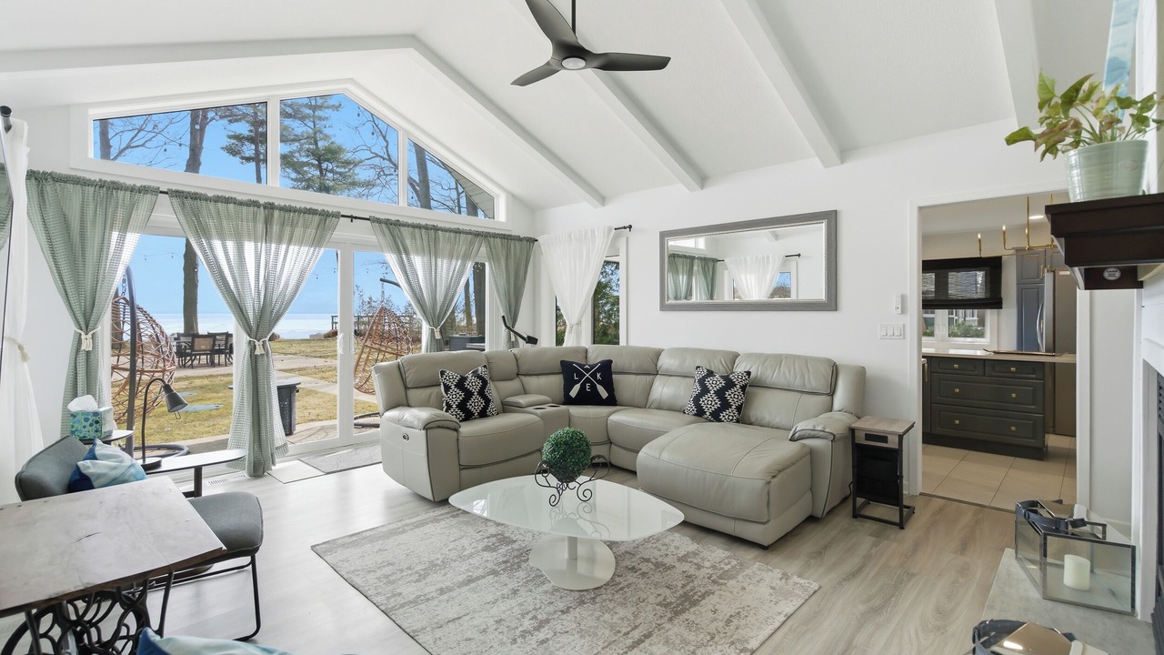 Photo of Livingroom in Port Colborne