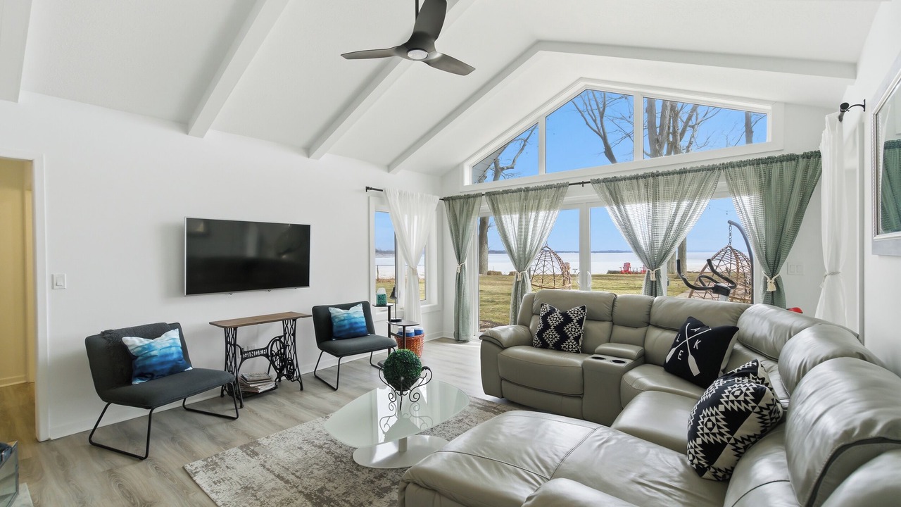 Photo of Livingroom in Port Colborne