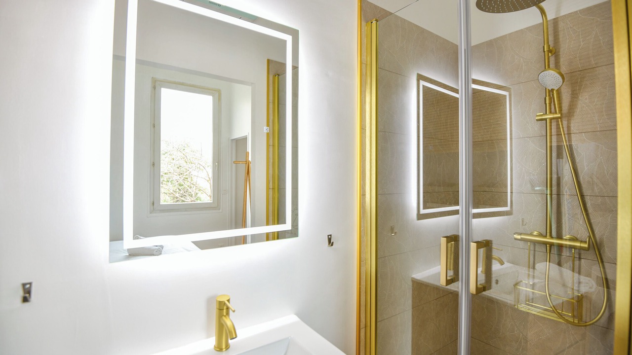 Photo of Bathroom in Saint-Lambert