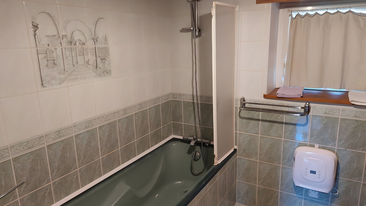 Photo of Bathroom in Campan