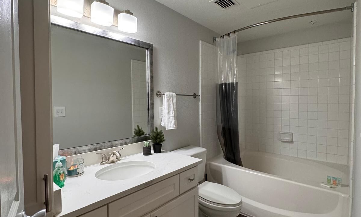 Photo of Bathroom in Energy Corridor