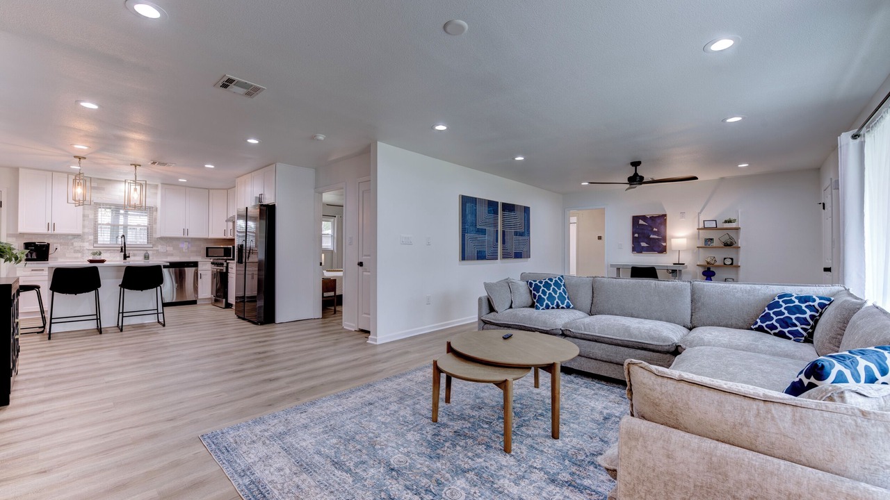 Photo of Livingroom in Spring Branch West
