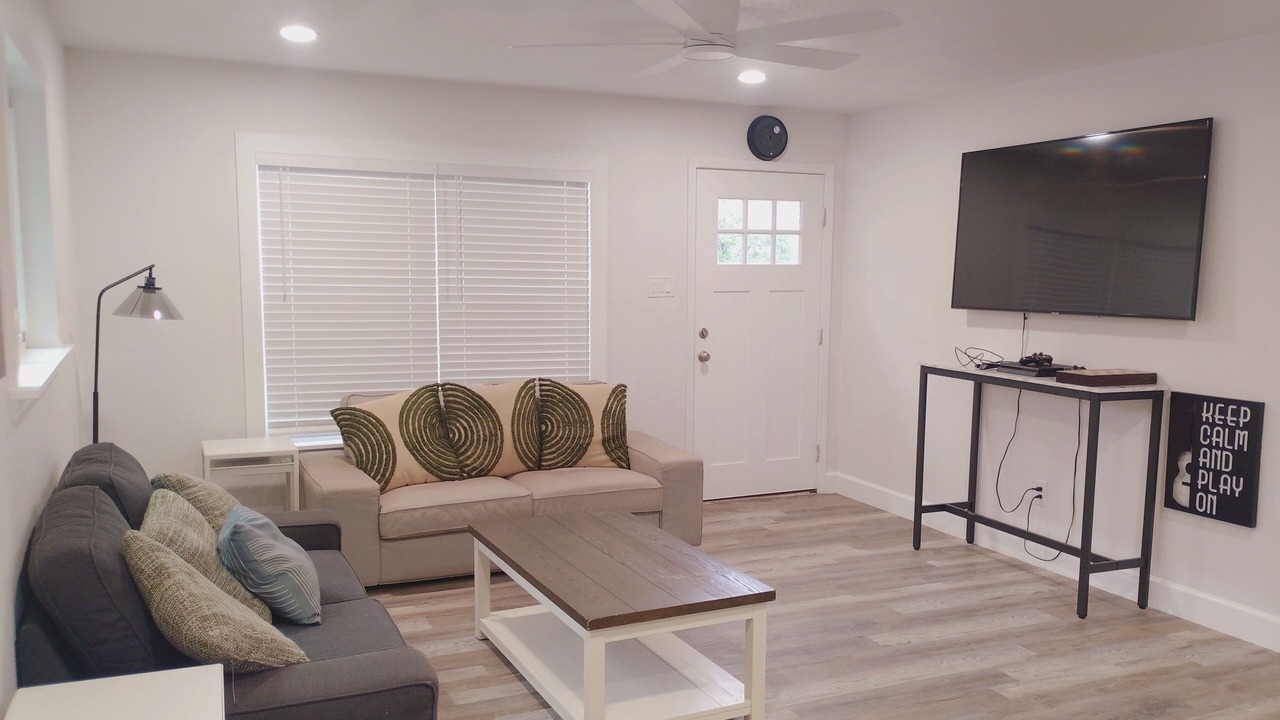 Photo of Livingroom in McNeil