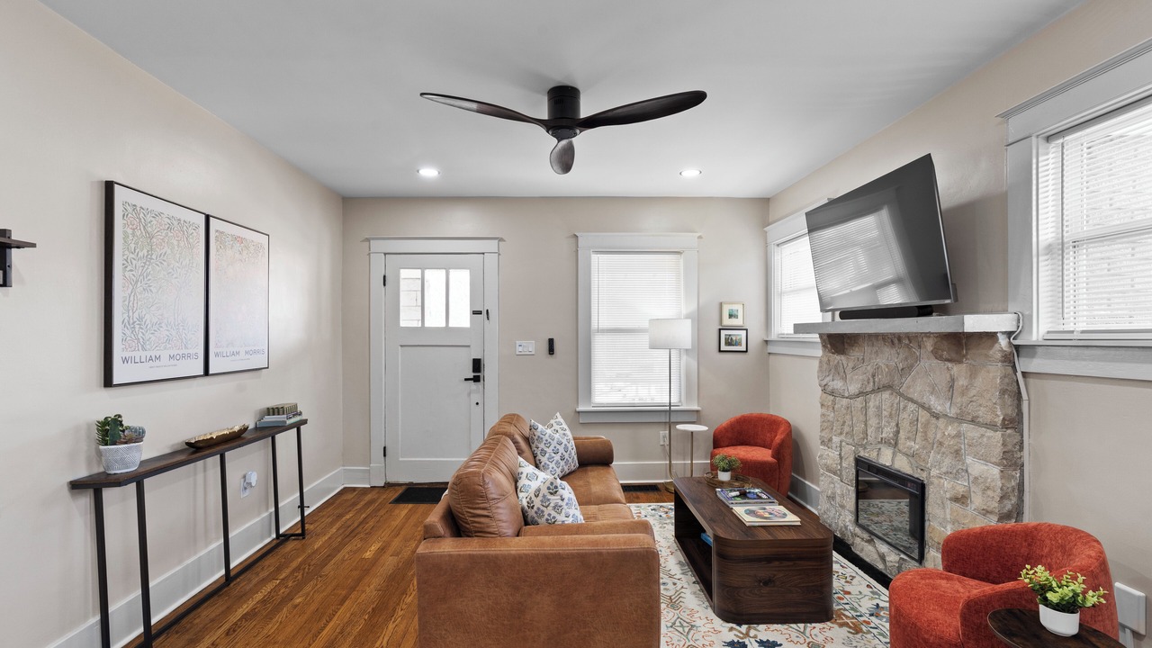 Photo of Livingroom in Midtown