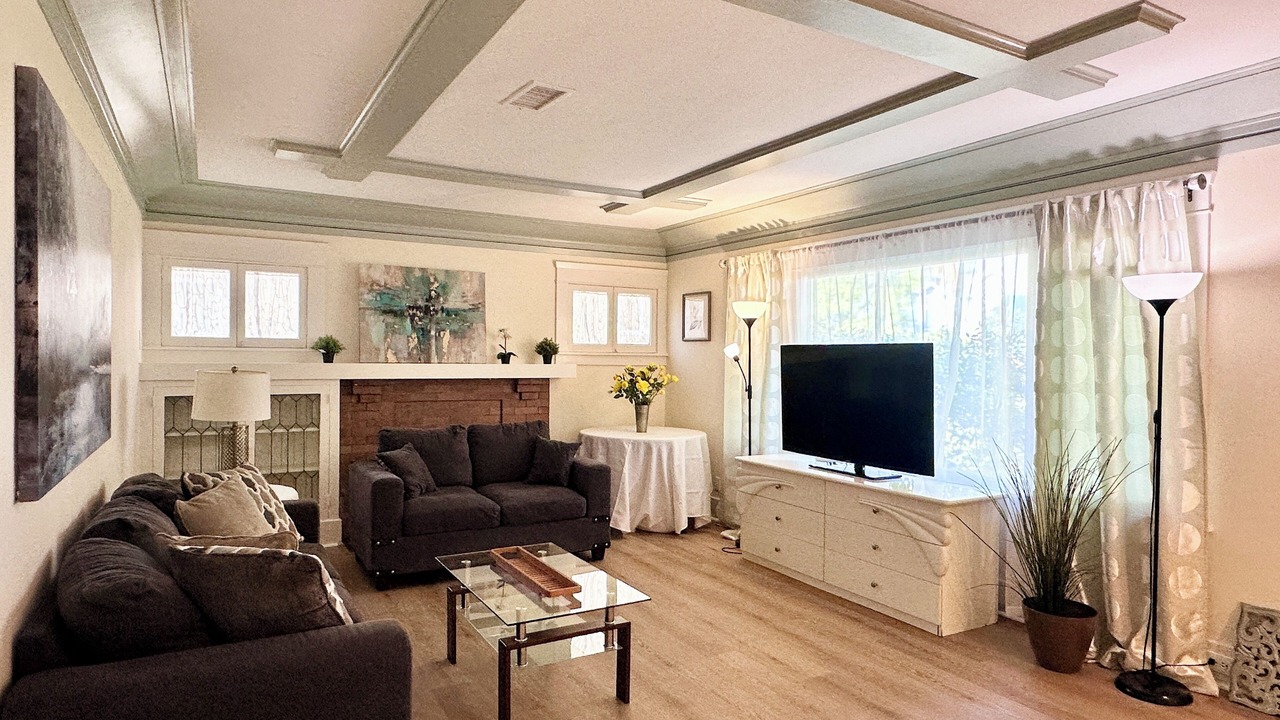 Photo of Livingroom in Mid Central