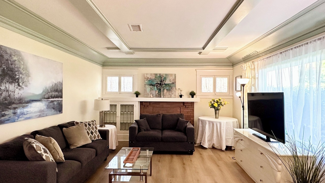 Photo of Livingroom in Mid Central