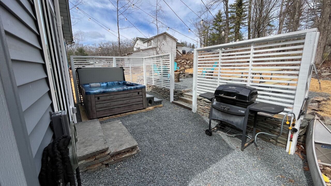 Photo of Patio Balcony in White Mills