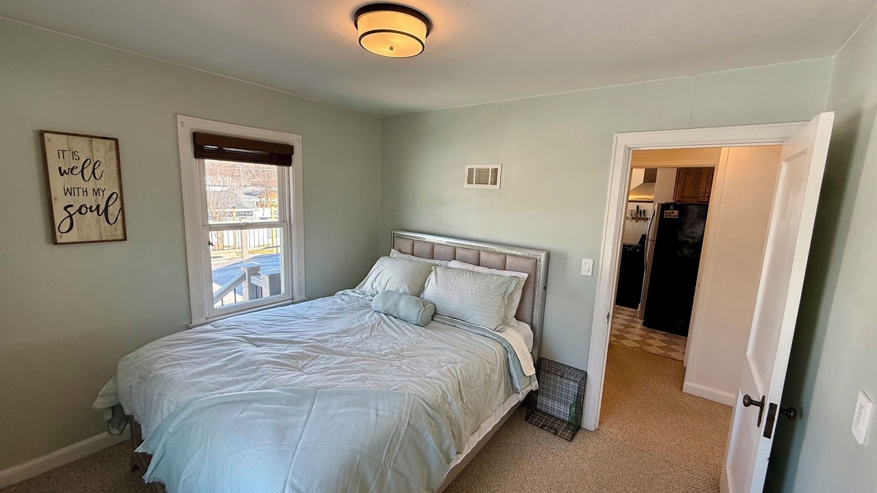 Photo of Bedroom in Browns Lake