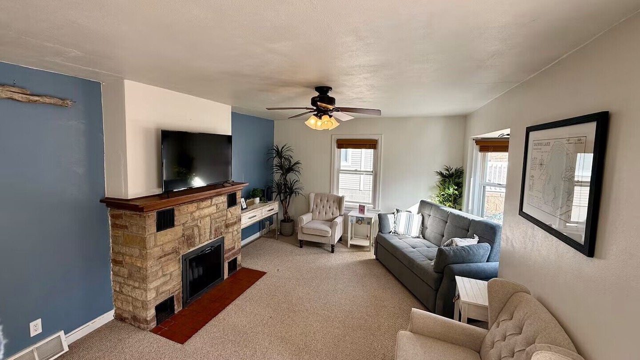 Photo of Livingroom in Browns Lake