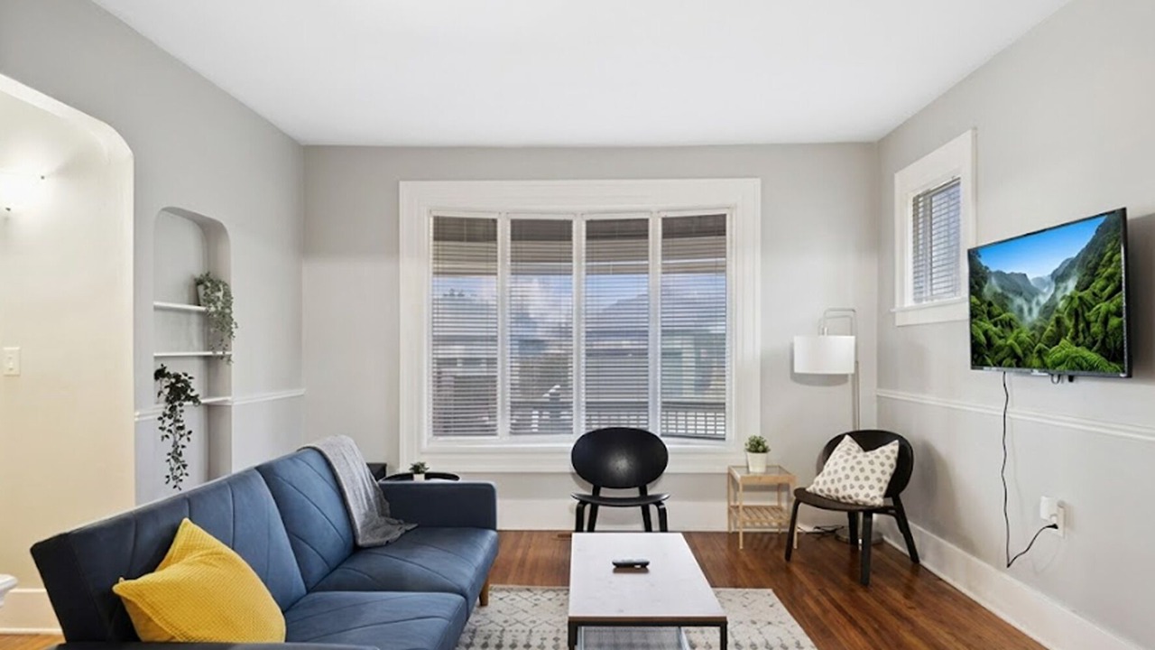 Photo of Livingroom in East Windsor