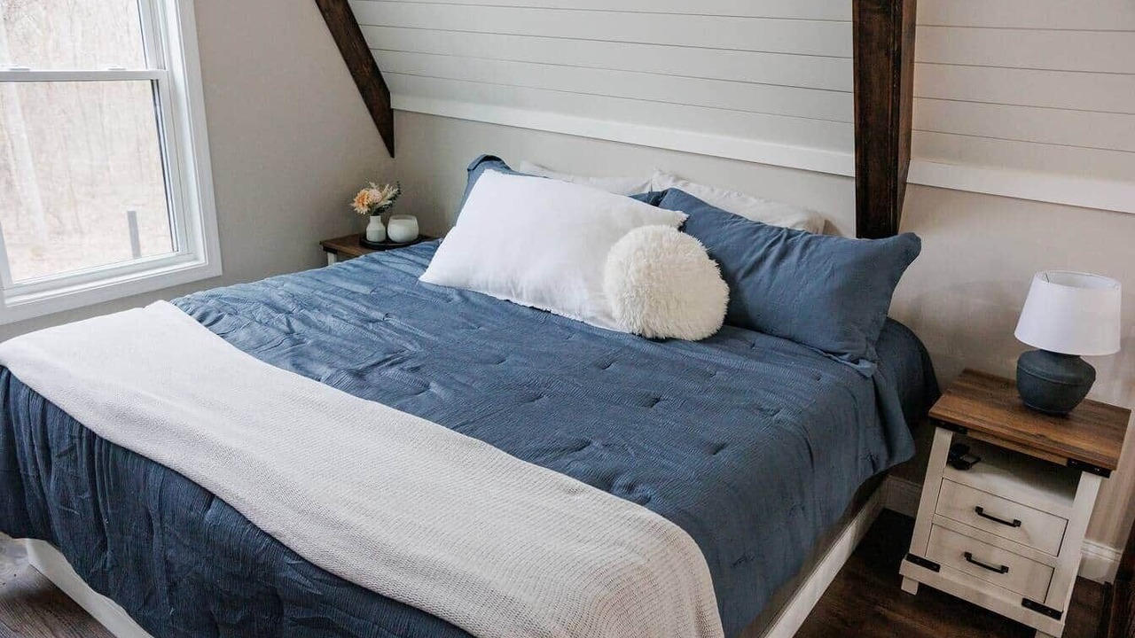 Photo of Bedroom in Cave-in-Rock