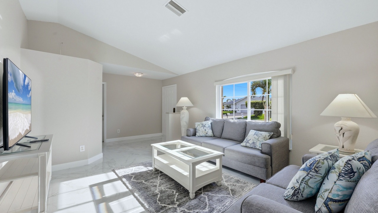 Photo of Livingroom in Gulf Cove