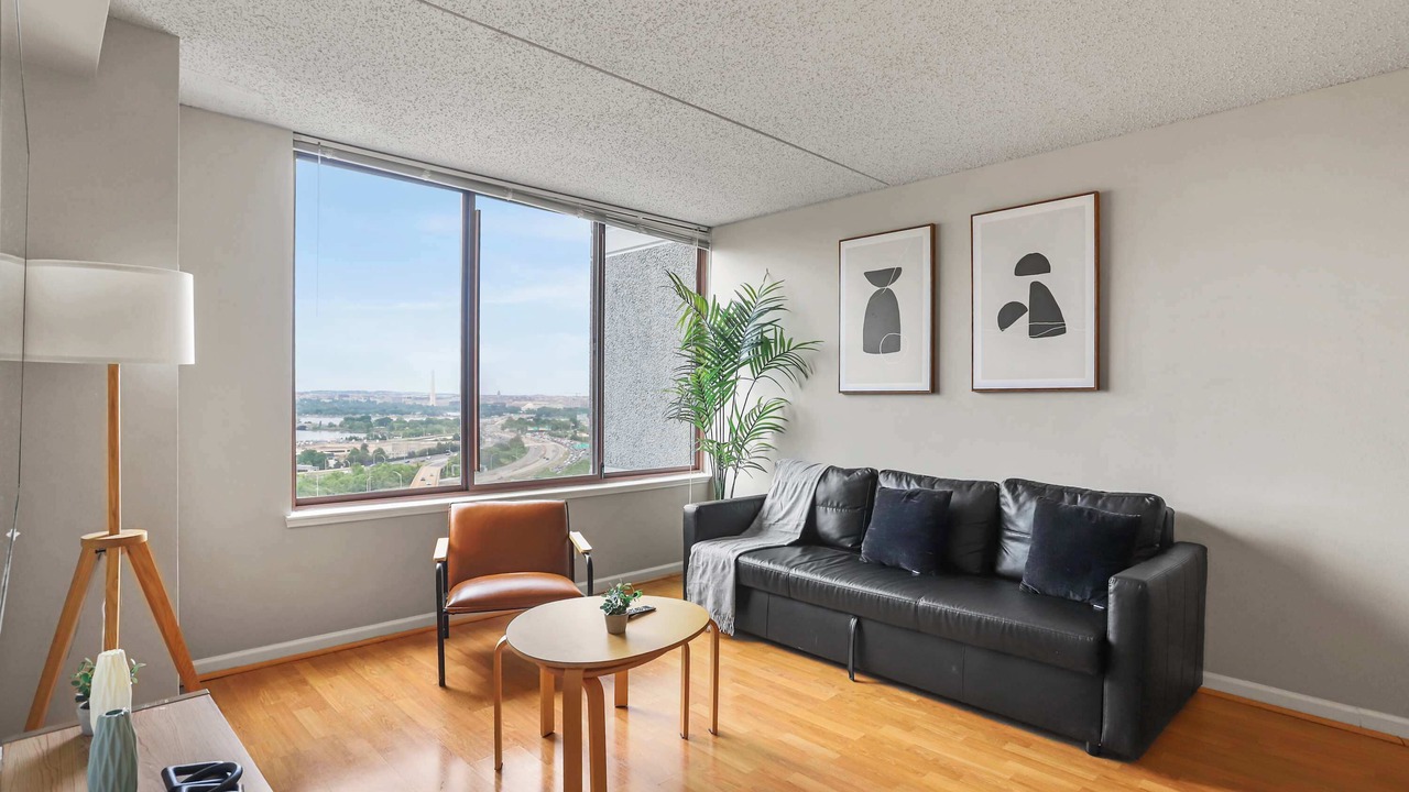 Photo of Livingroom in Crystal City