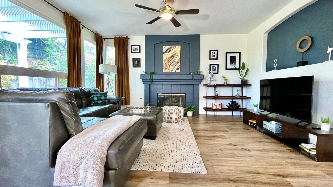 Photo of Livingroom in East Roseville Parkway