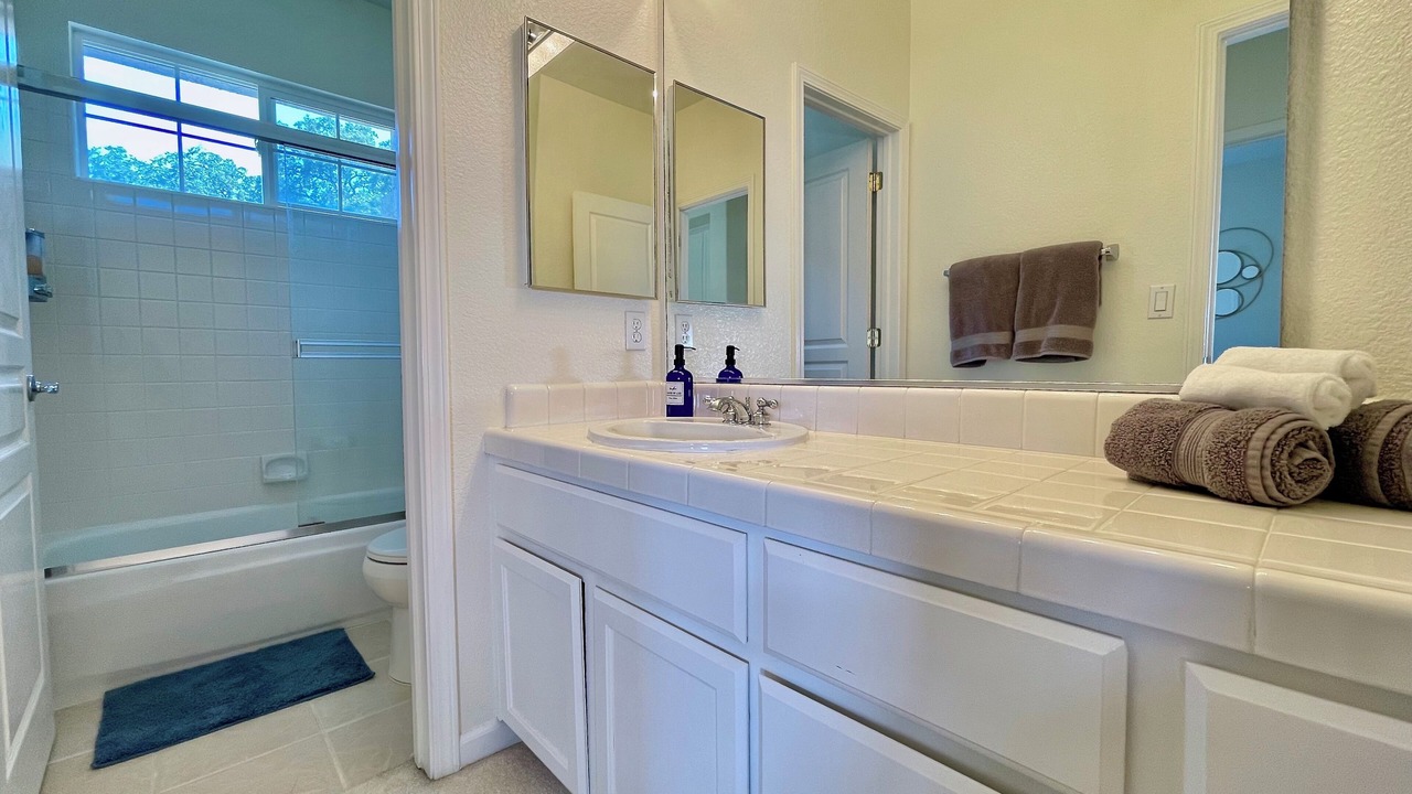 Photo of Bathroom in East Roseville Parkway
