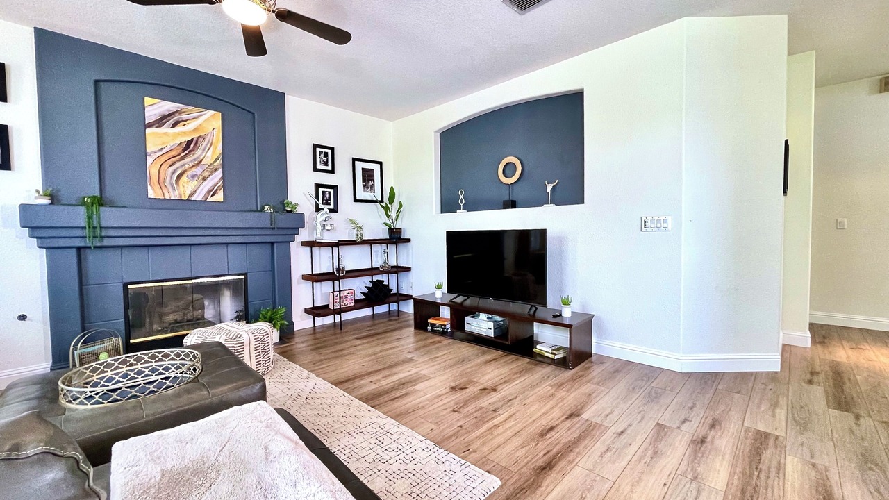 Photo of Livingroom in East Roseville Parkway