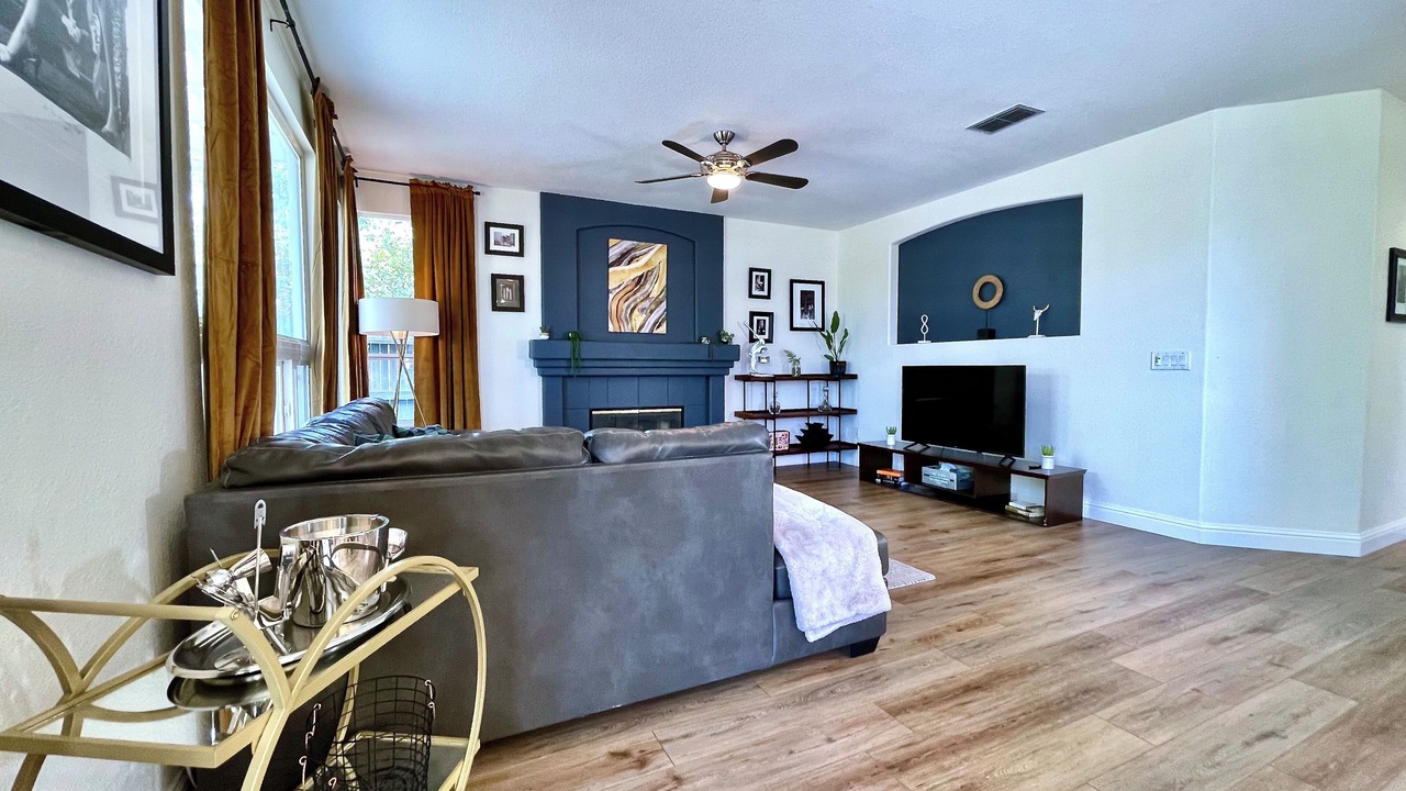 Photo of Livingroom in East Roseville Parkway