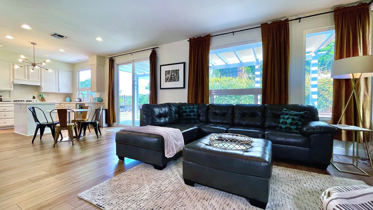 Photo of Livingroom in East Roseville Parkway